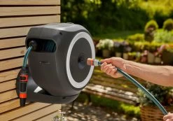 GARDENA Wandslangenbox 15 RollUp S Wit -Tuinartikelen Winkel gardena wandslangenbox 15 rollup s wit 1619704856 l